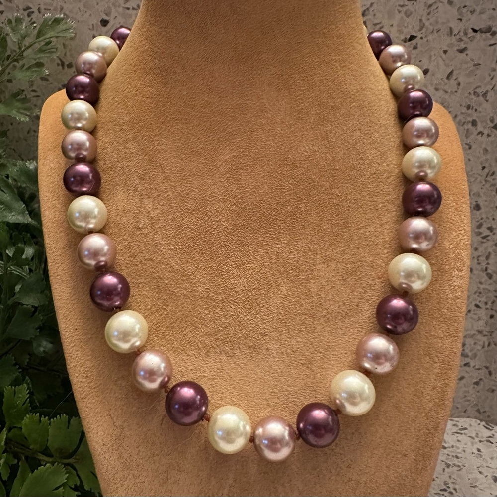 Purple pearl bead necklace - Picture 3 of 6